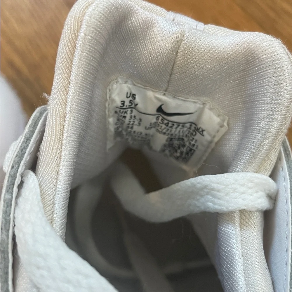 Nike Huarache Triple White Sneakers/Shoes. Size 3.5Y. Excellent Condition.